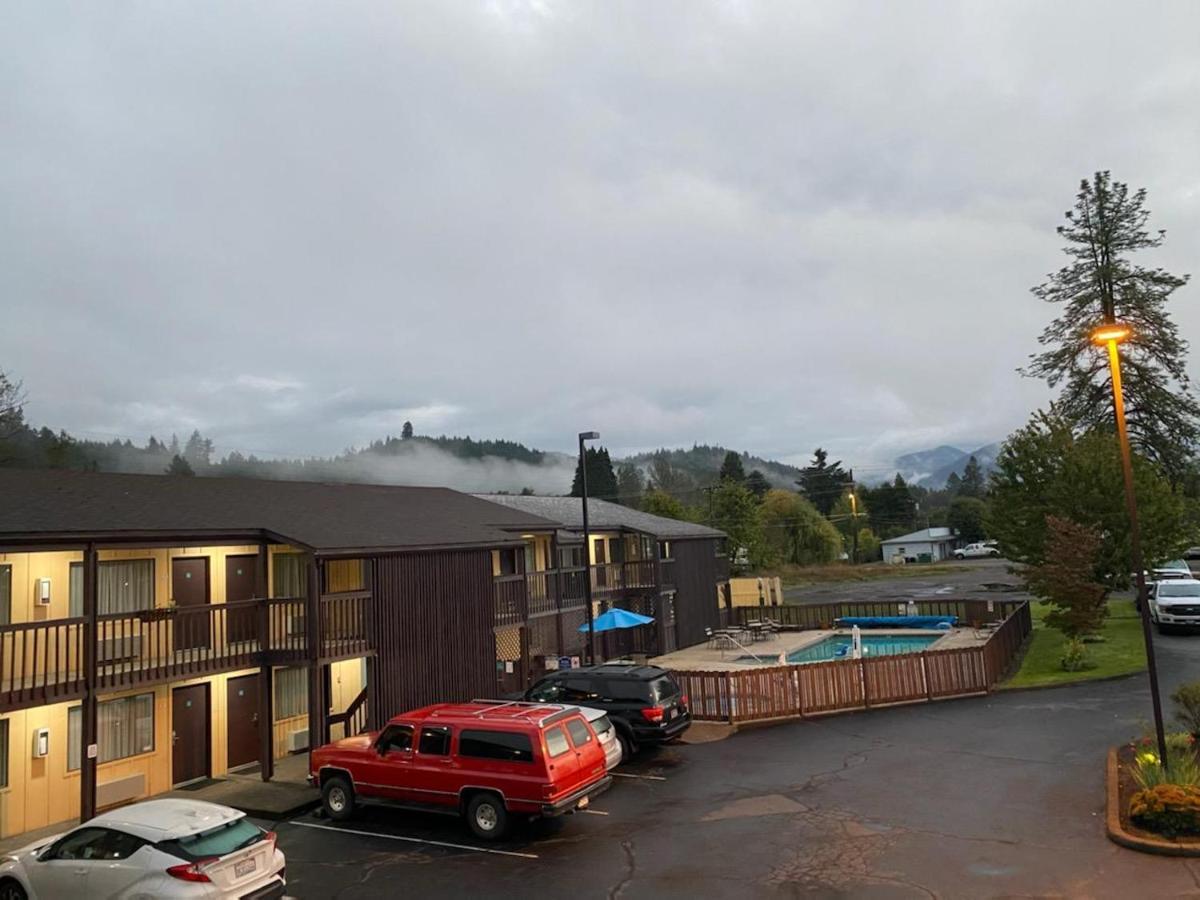 Oakridge Inn & Suites Eksteriør bilde