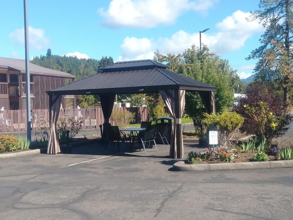 Oakridge Inn & Suites Eksteriør bilde