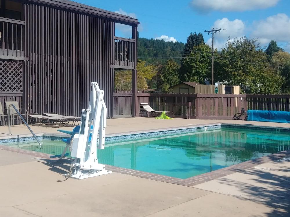 Oakridge Inn & Suites Eksteriør bilde