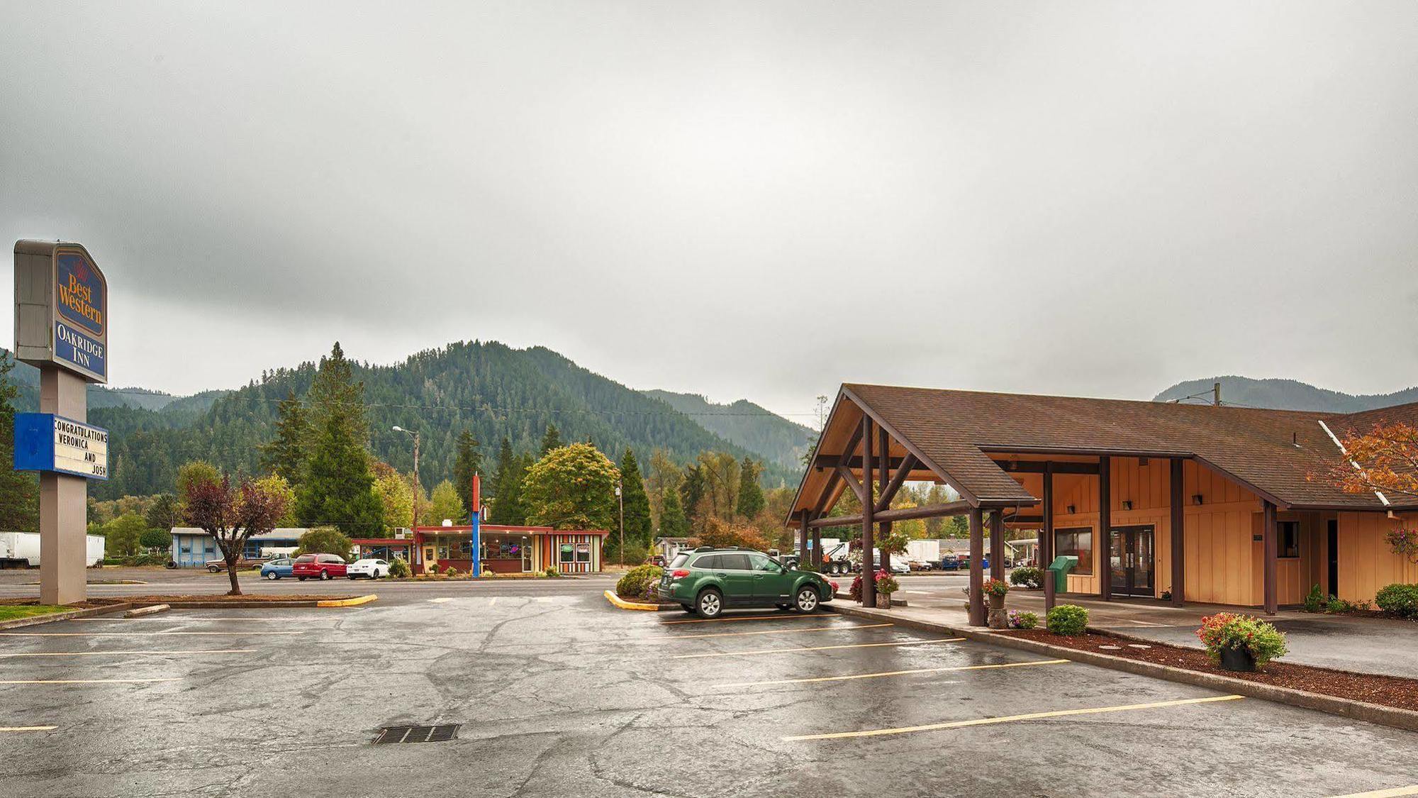 Oakridge Inn & Suites Eksteriør bilde