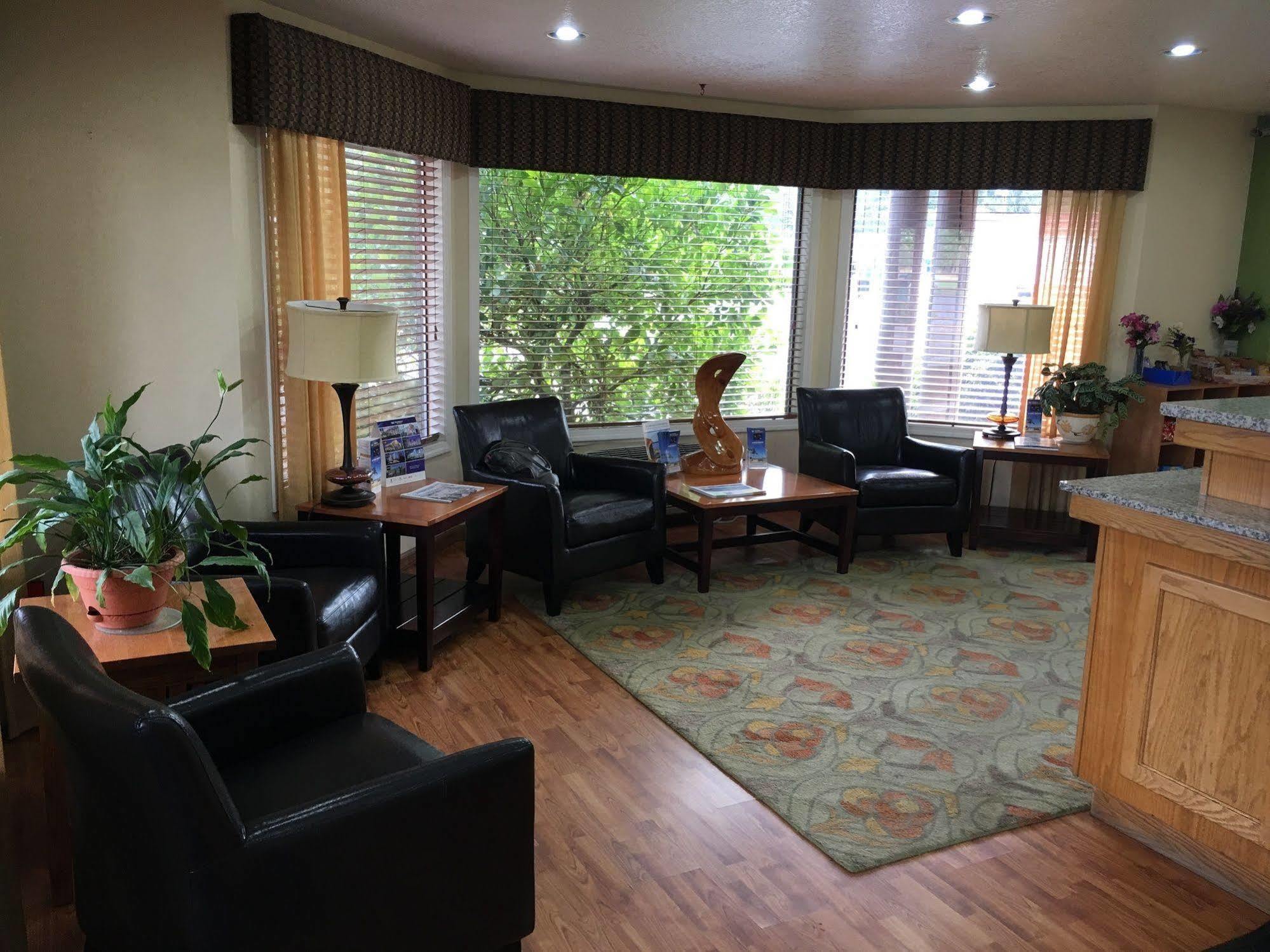 Oakridge Inn & Suites Eksteriør bilde