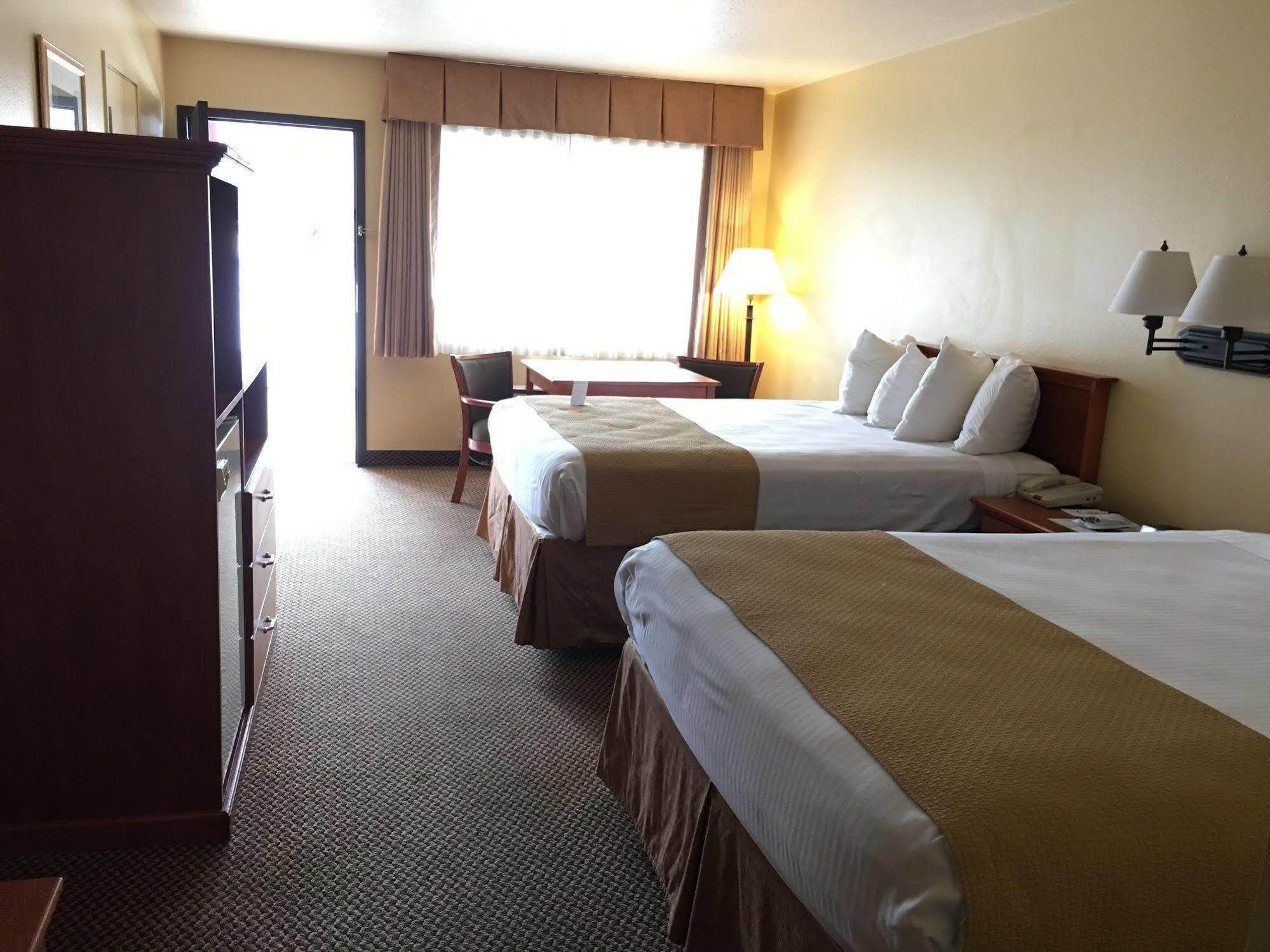 Oakridge Inn & Suites Eksteriør bilde